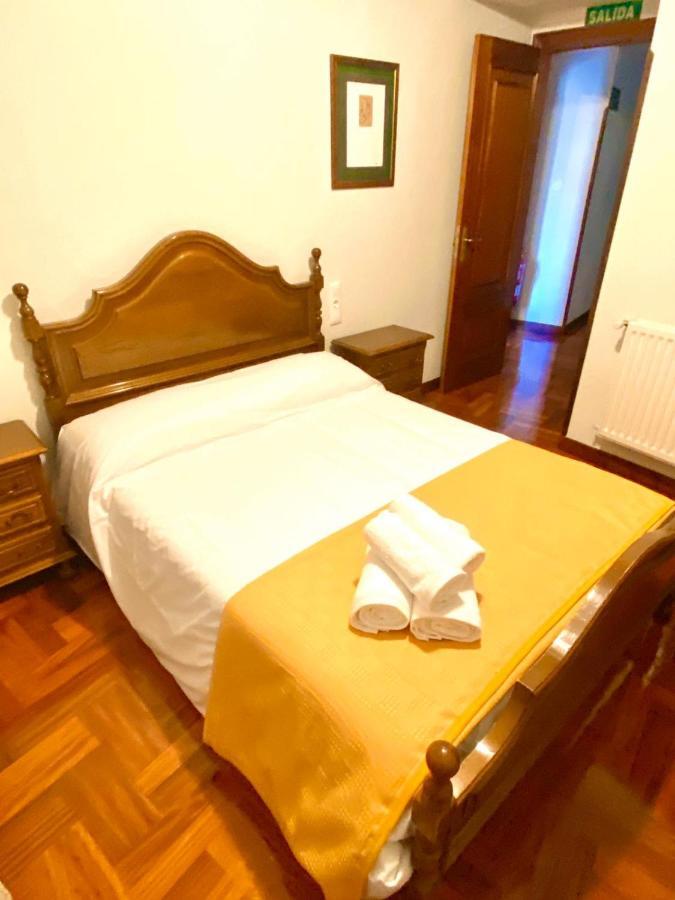 Hostal Cristina Estella Bagian luar foto